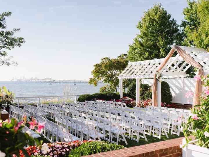 برگزاری مراسم عروسی در کنار دریا و ساحل