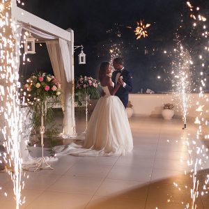 اجرای آتش بازی در مراسم عروسی