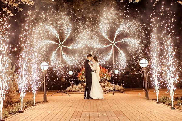 آتش بازی در باغ تالار عروسی در کرج